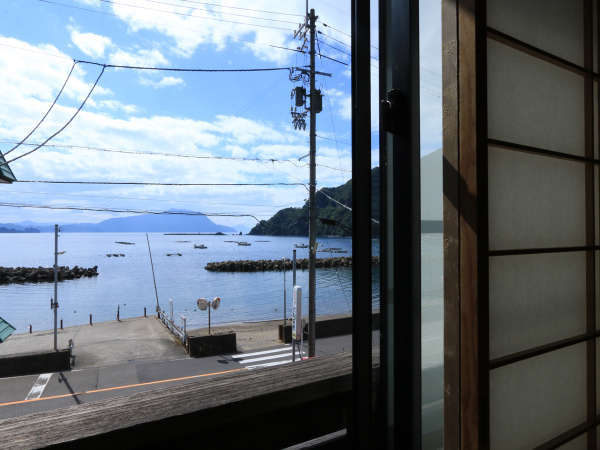 お部屋からの景色は日本海が楽しめます