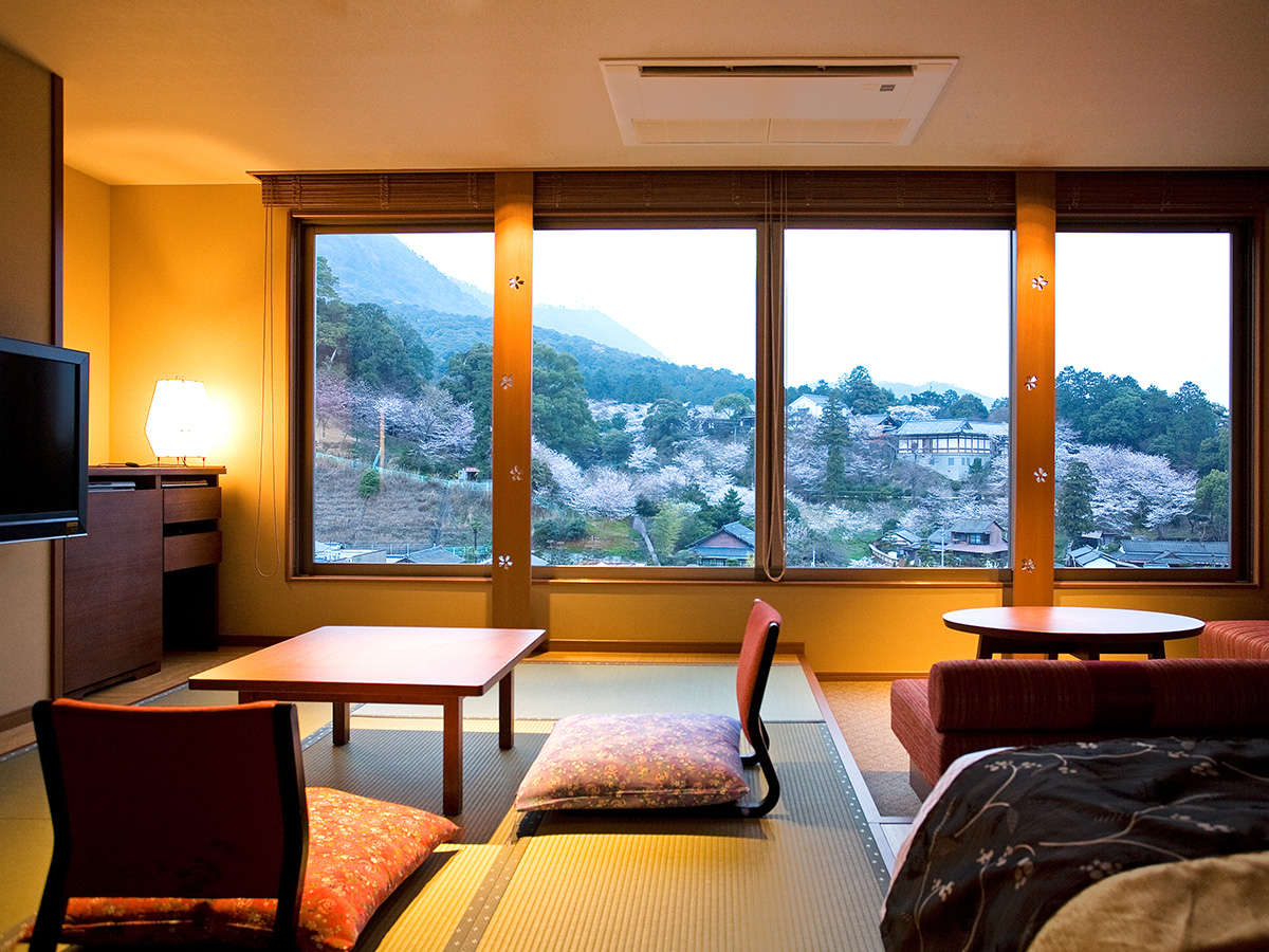 【和モダンデザイナーズDX】当館一の客室で≪パノラマ眺望≫を“独り占め”。