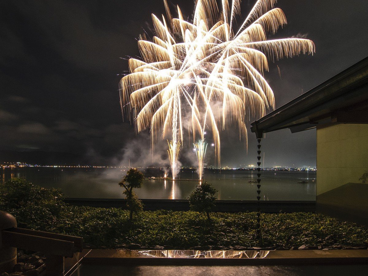 諏訪湖:花火●大浴場「峰望の湯」露天風呂より