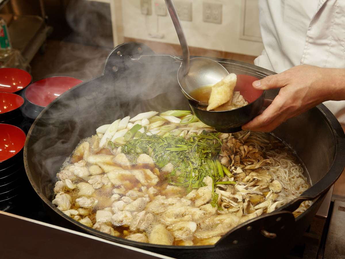 夕食一例　オープンキッチン秋田名物きりたんぽ鍋