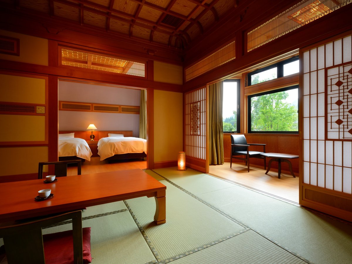 3間特別室※和室10畳+6畳+ツインルーム。当館自慢のお部屋で、とっておきのひと時をお過ごしくださいませ