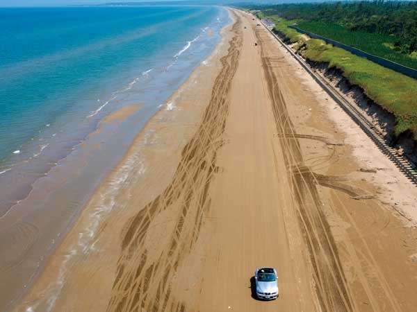 日本で唯一の砂浜を走れる「なぎさドライブウェイ」海を見ながらのドライブは感動！