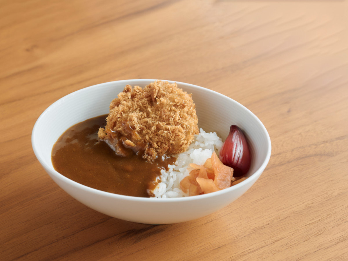 【朝食ビュッフェ】とんかつ新宿さぼてんのとんかつでカツカレーにアレンジ