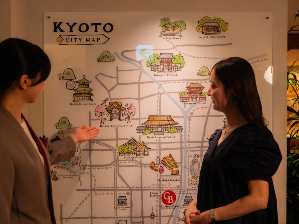 バー&ラウンジには京都観光に周辺観光マップを設置