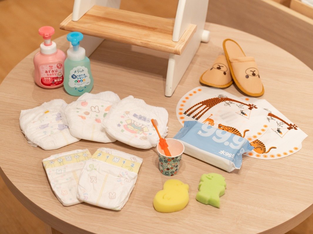【無料アメニティ】おむつ・おしりふき・キッズ歯ブラシ・スポンジ・キッズスリッパ・お食事エプロン