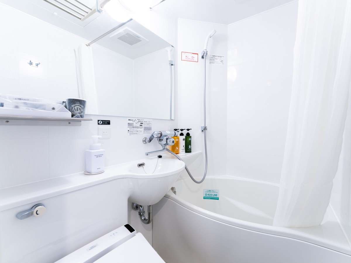 通常の浴槽より約20%の節水かつゆったり入浴できるアパホテルオリジナルユニットバス。