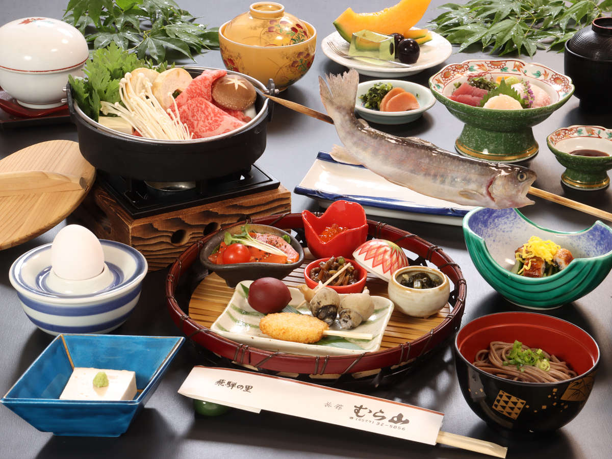 選べる飛騨牛-すき焼き:飛騨牛や季節の会席料理をお楽しみください