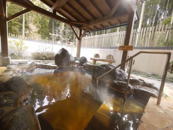 ◇米塚天然温泉◇岩風呂。しっとりとした泉質です