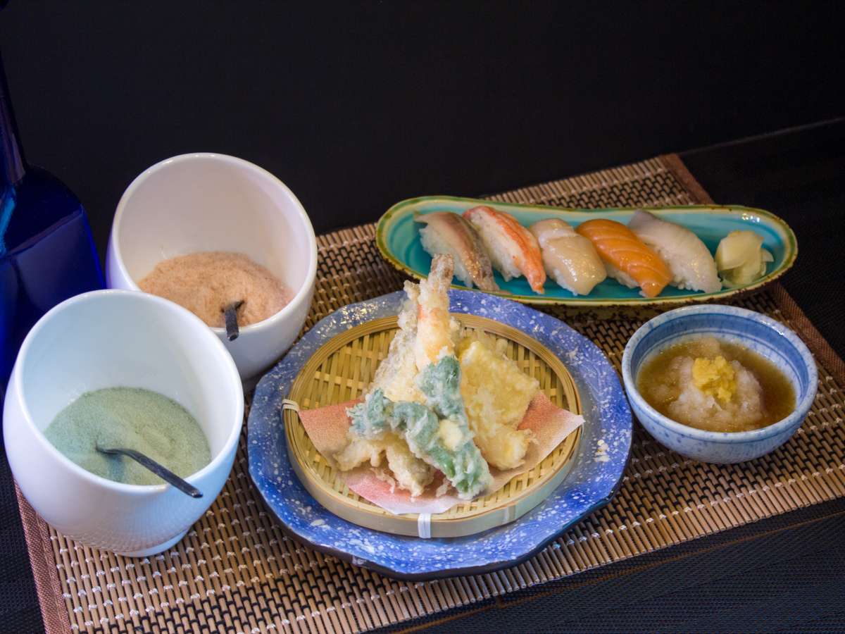 【夕食マルスコイバイキング】揚げたての天ぷらと握りたてのお寿司　その場でご提供します♪（イメージ）