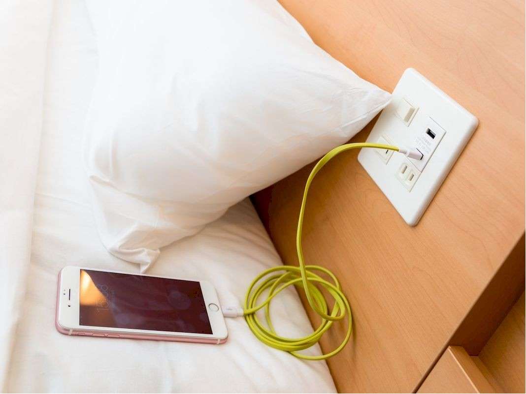 【Smart】ベッドに横になって楽々充電♪
