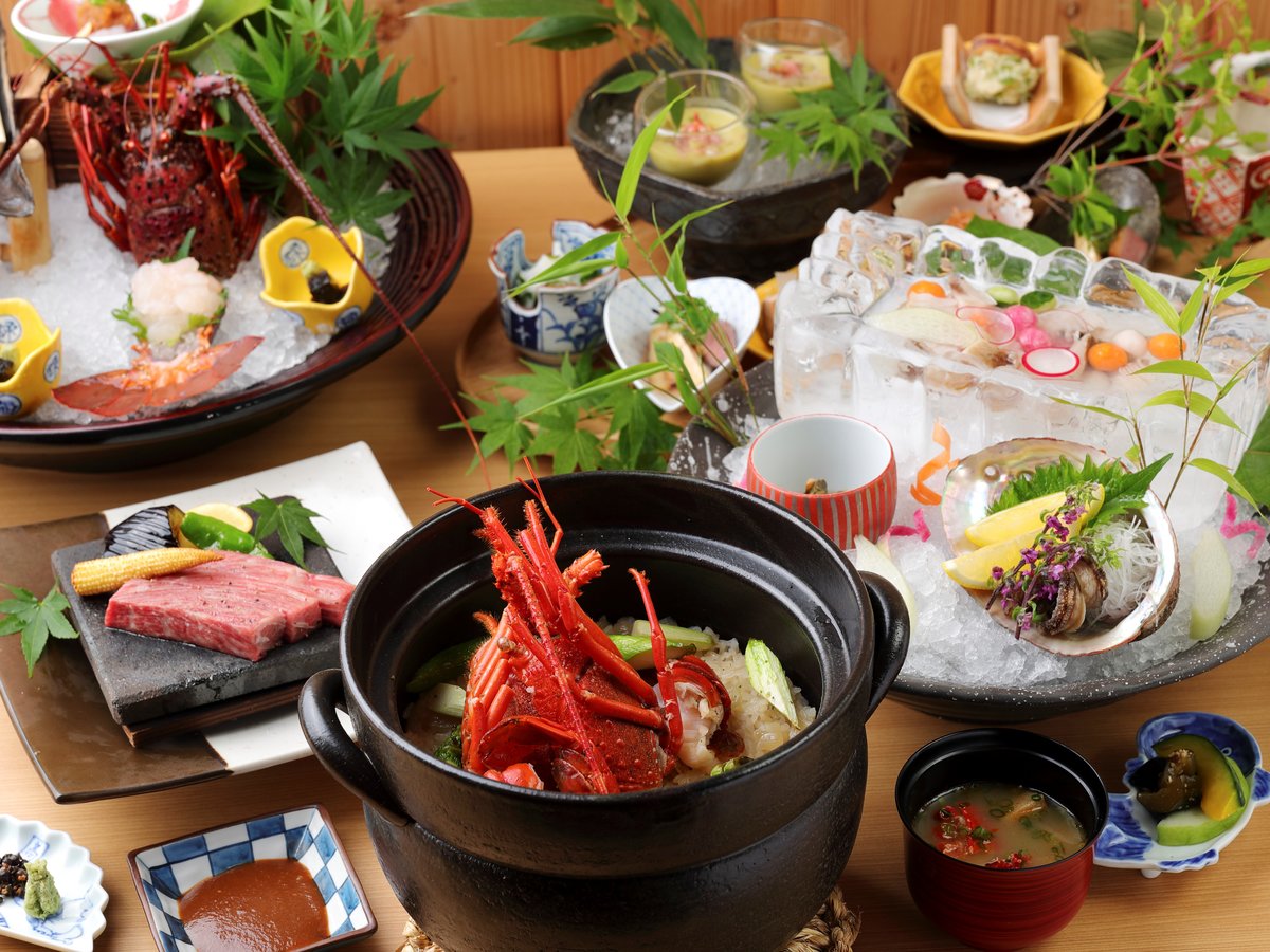 ご夕食「4月～9月　美食の宝庫　鮑、伊勢海老、松阪牛付会席」※写真はイメージです。内容は月替わりです。