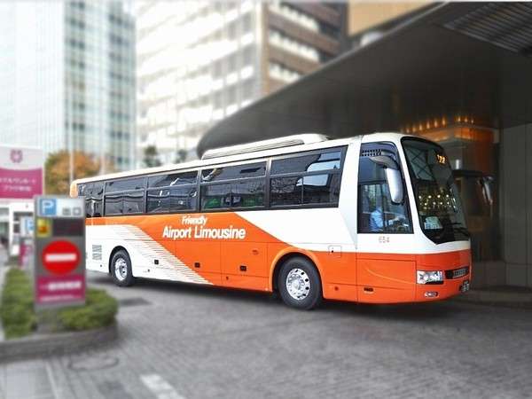 ■エアポートリムジンバス（有料）　ホテル正面に羽田・成田空港へのリムジンバスが発着