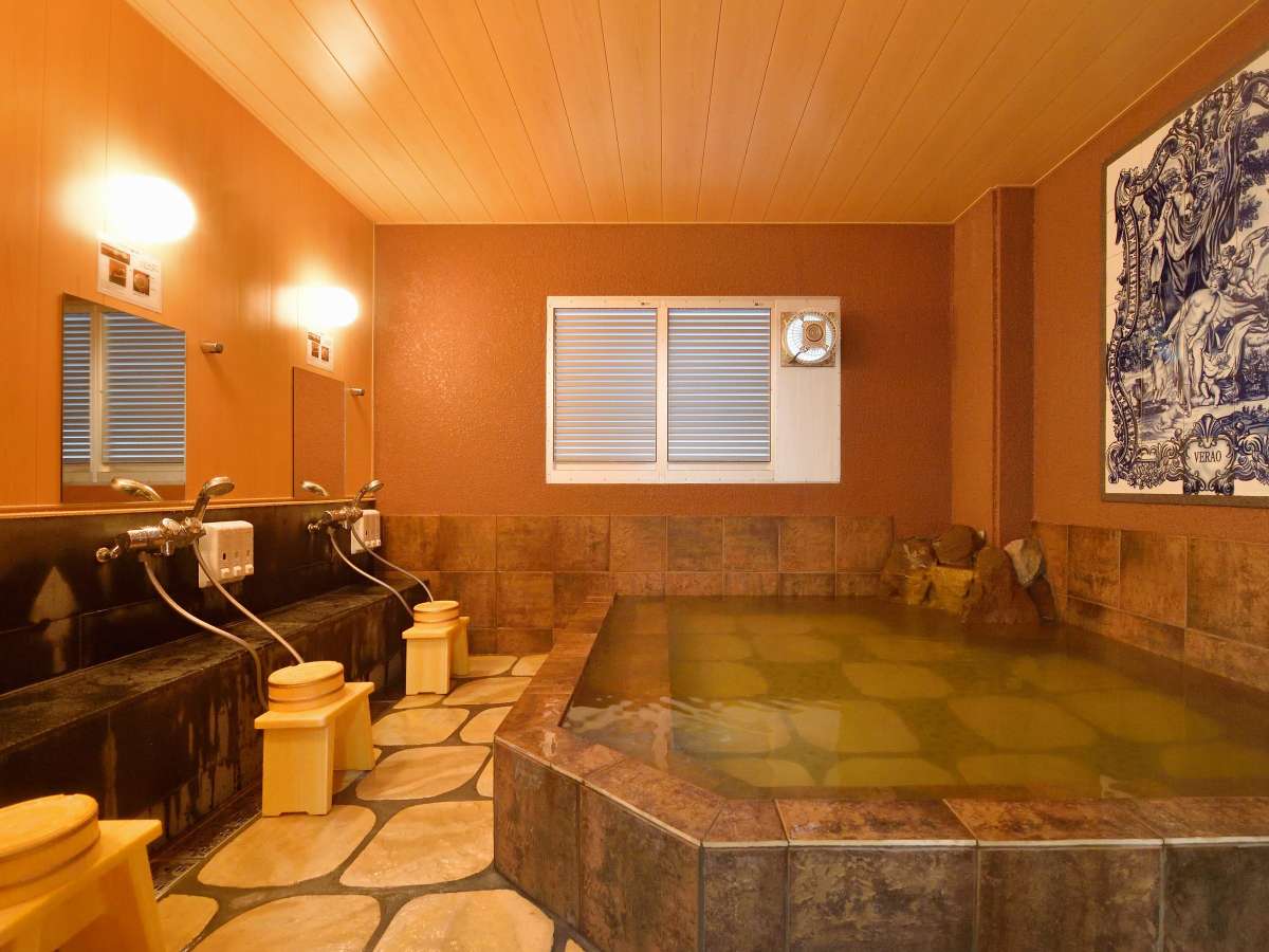 天然温泉100％の大浴場