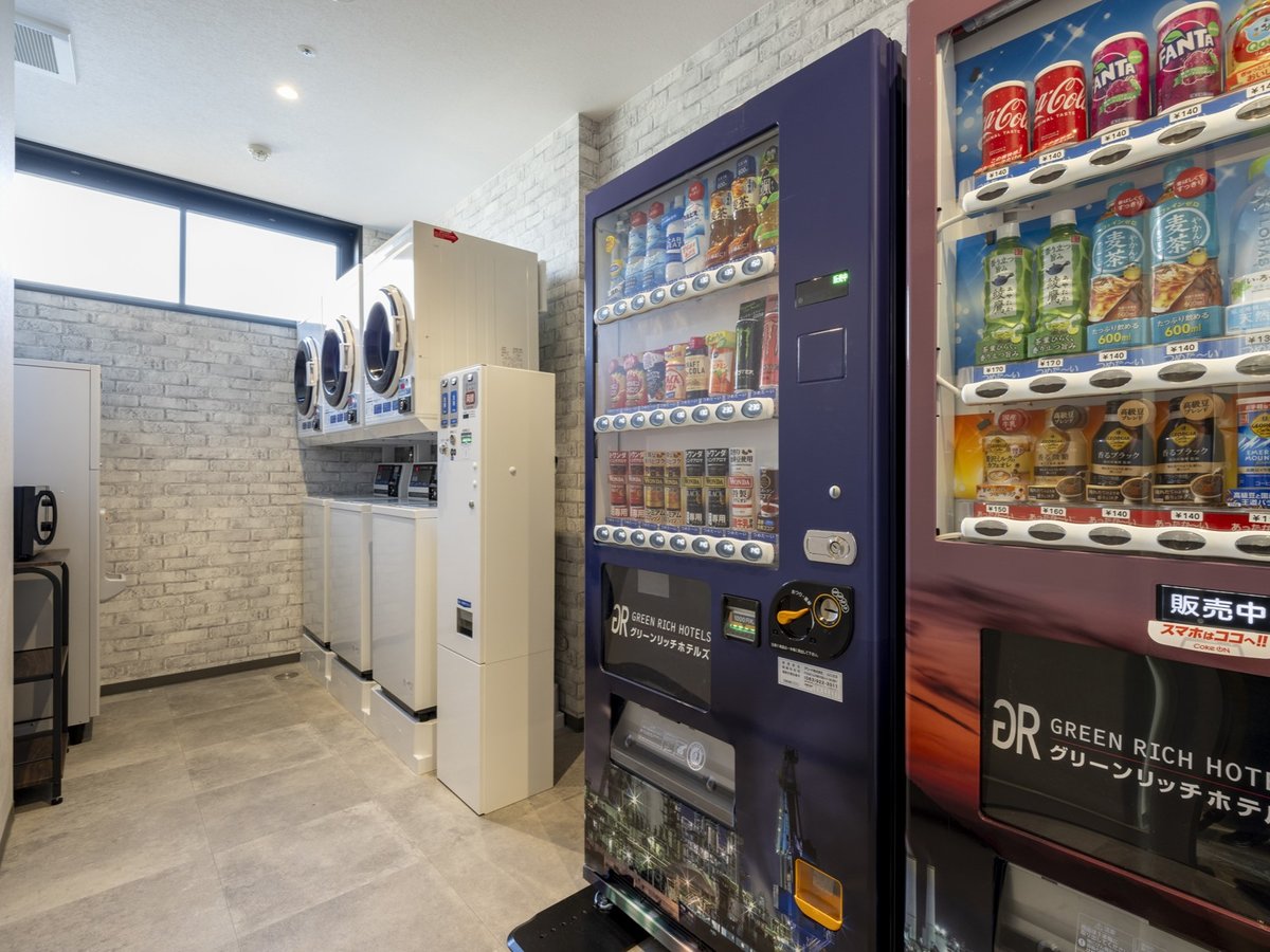 3Fランドリー、自動販売機、電子レンジ、製氷機、両替機