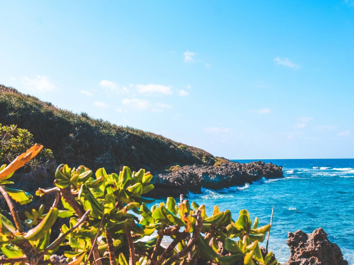 心地よい海風。沖縄らしさを感じる解放的な景色。日常を忘れる幸福の時＿。