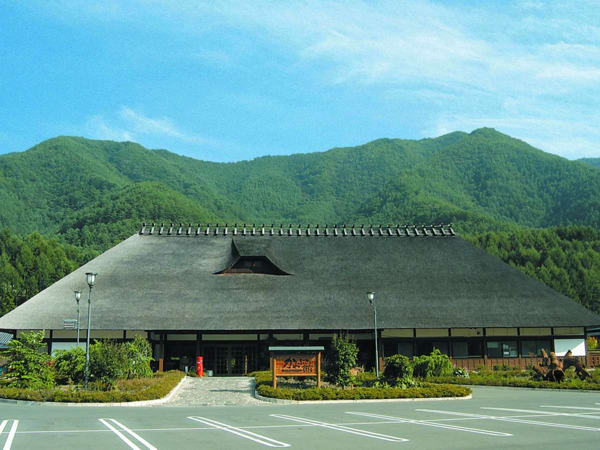 日本最大級の茅葺屋根。