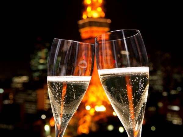 東京タワーのライトアップとシャンパンで特別な夜を