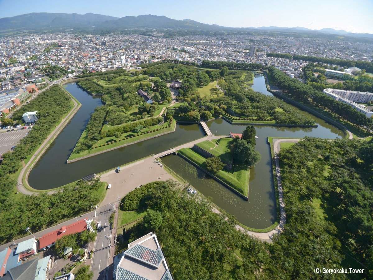 みどり豊かな星形☆五稜郭公園は徒歩約10分!