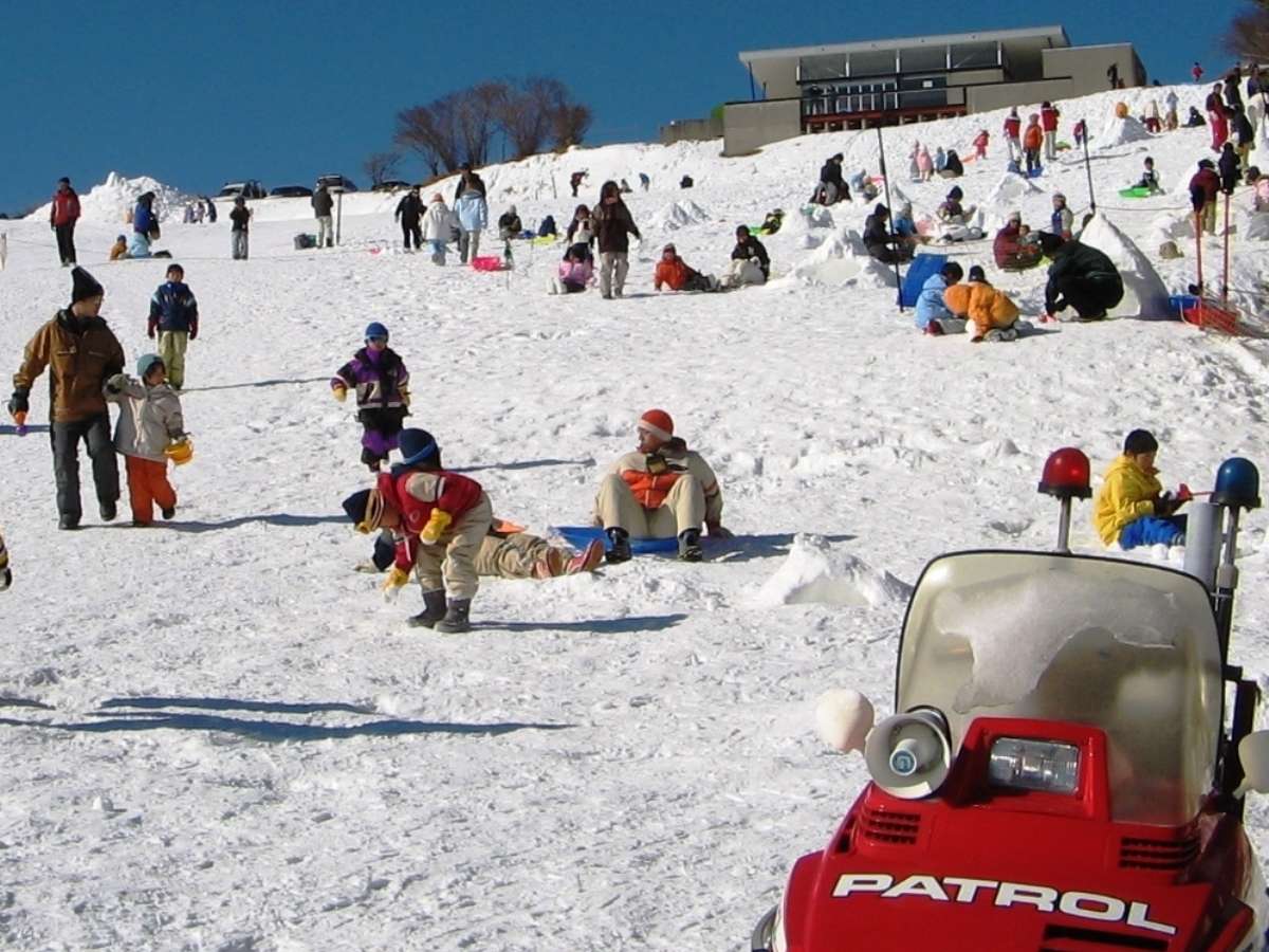 茶臼山高原スキー場子供ゲレンデが広々なので、お子様も安心して遊べます。
