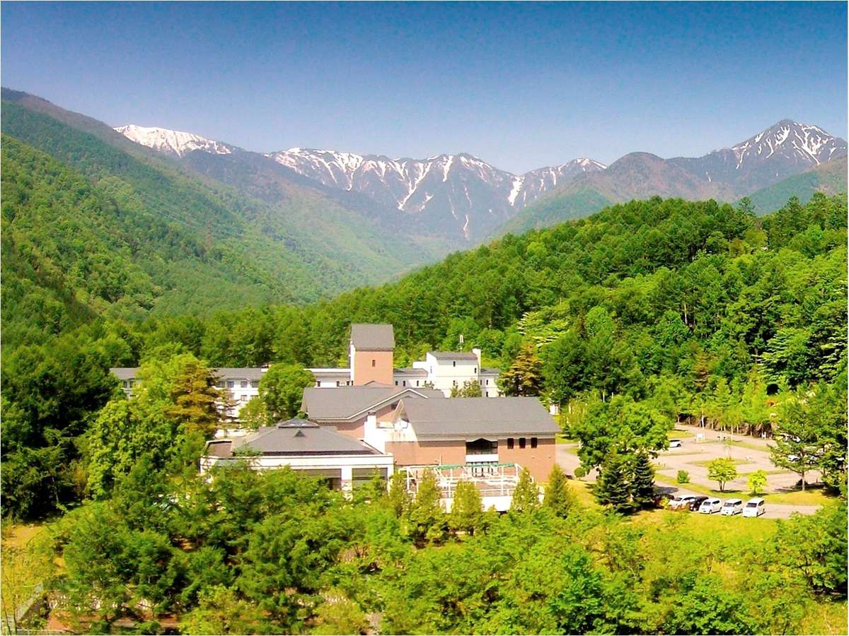 水と空気のきれいな里安曇野。そのシンボル北アルプス常念岳の麓に佇む当館