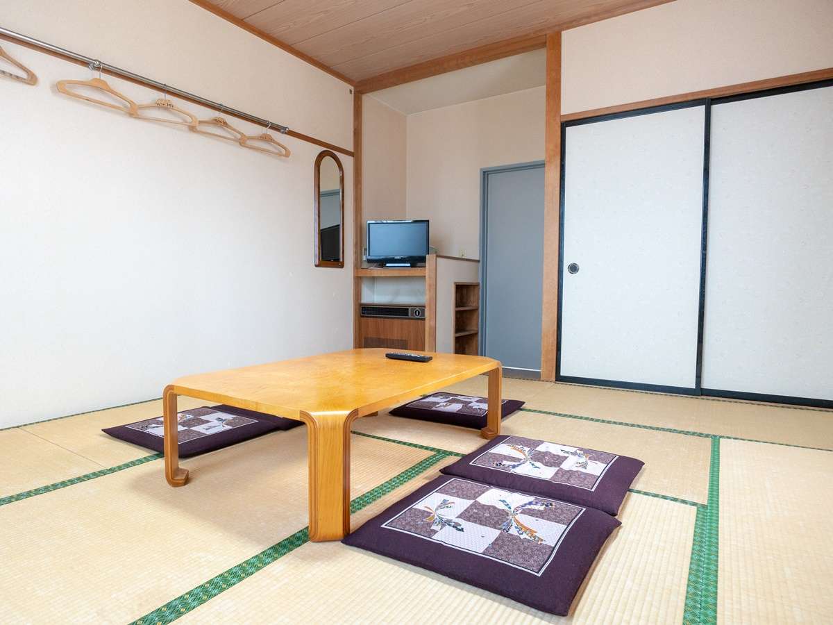 美味しいお蕎麦を食べて、温泉に浸かった後は、ごゆっくりとお部屋でお寛ぎくださいませ。