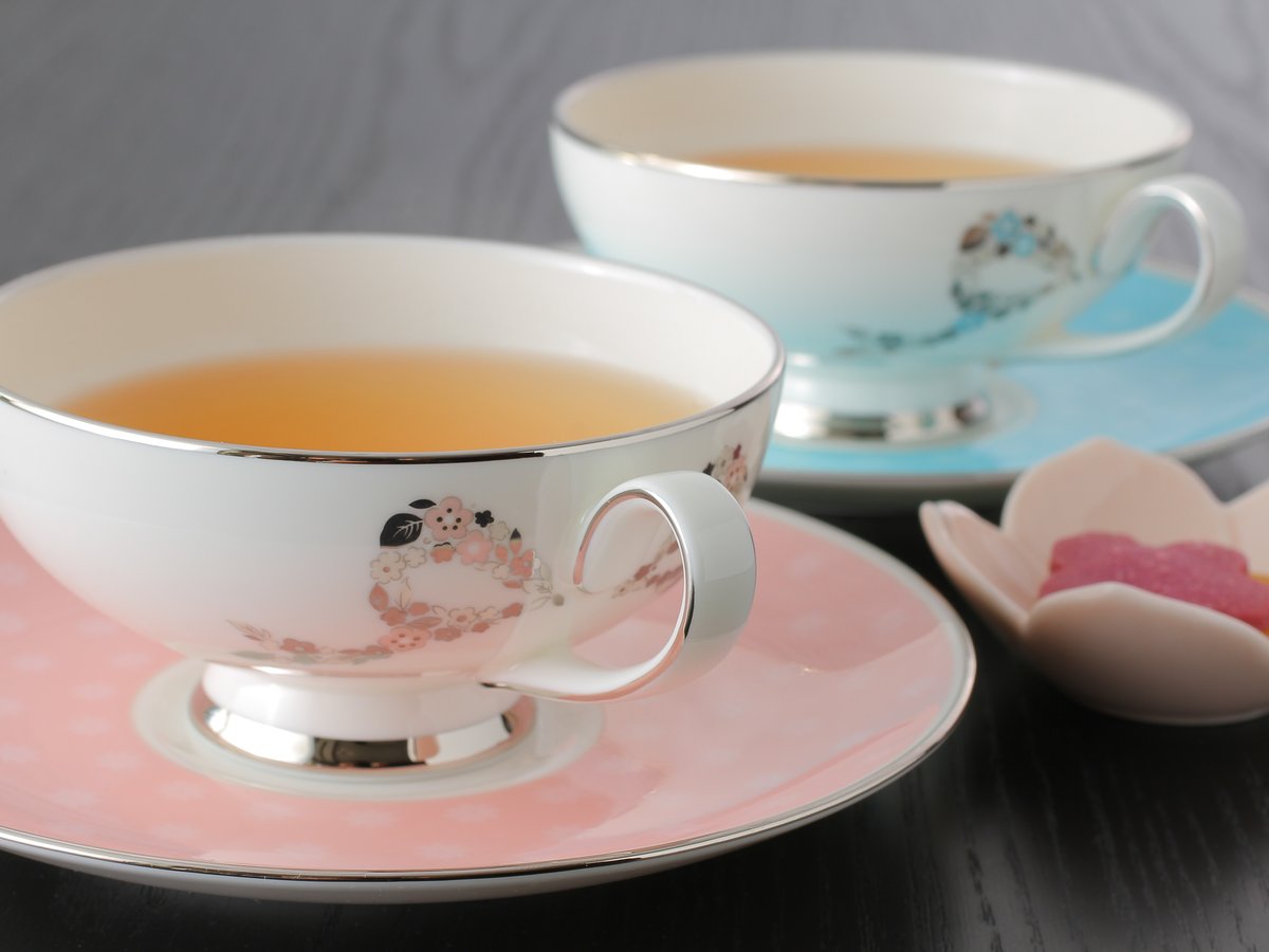 ティープロデューサーが厳選した、旬の茶葉を使った紅茶をお楽しみください。