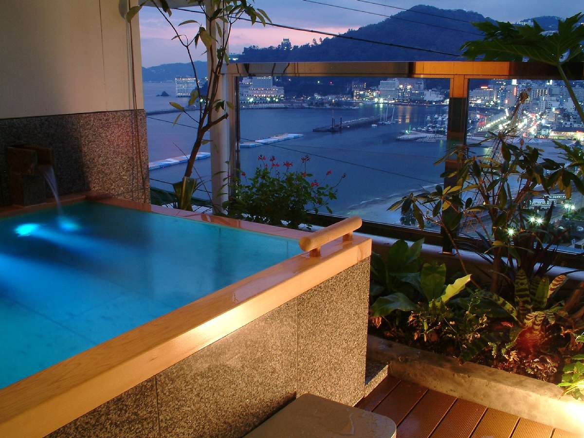 お部屋から熱海の海と街の景色を一望露天風呂付客室【翠】～Kawasemi～