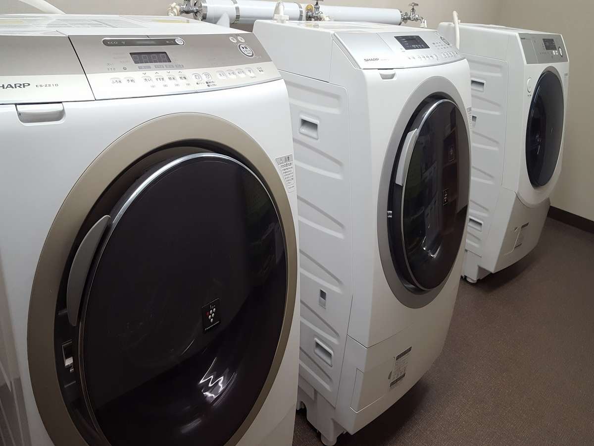 ランドリーコーナー（6F）ドラム式洗濯乾燥機が3台に増台。無料でご利用いただけます。