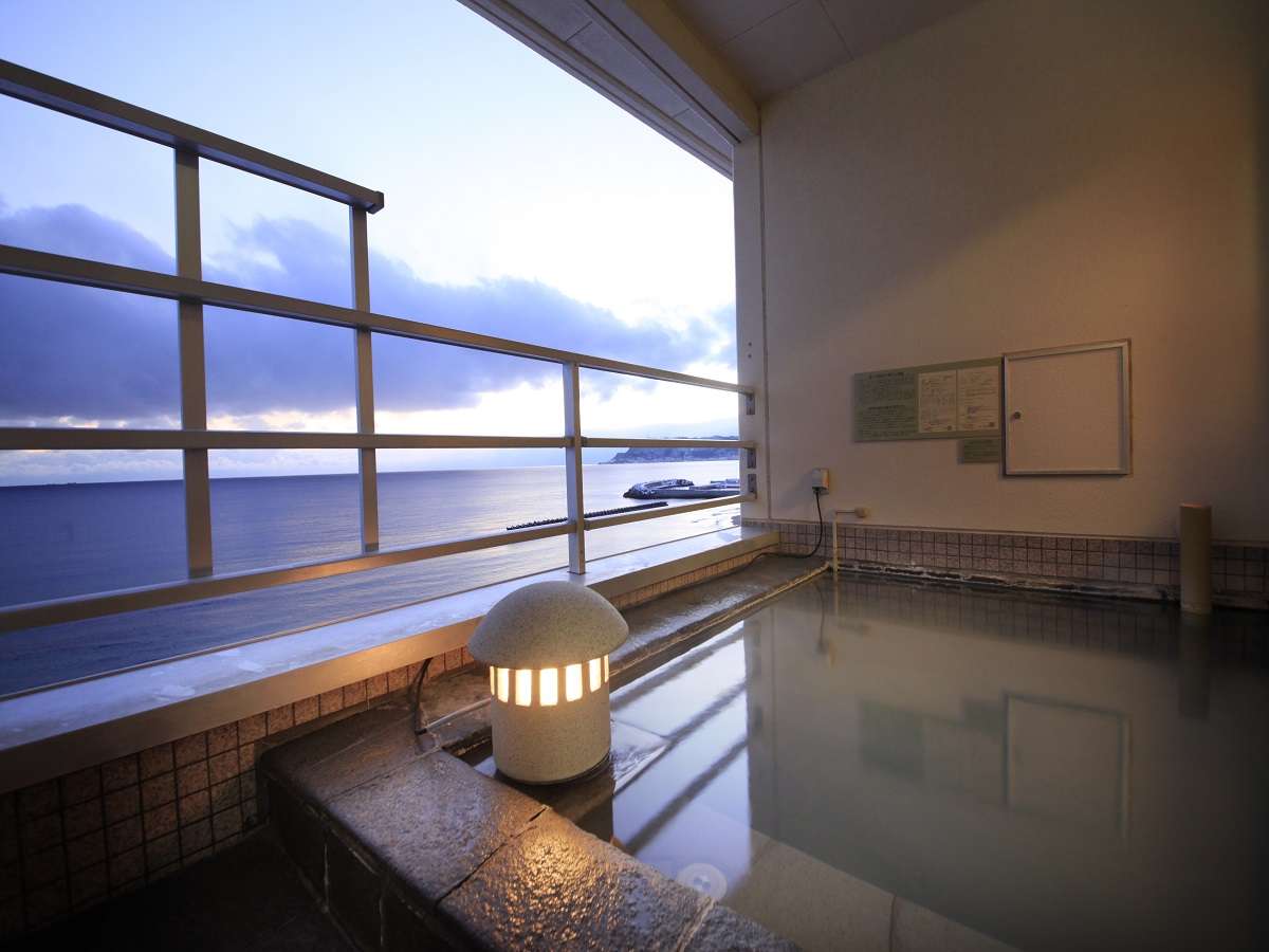 【海側客室露天風呂】　好きな時に源泉100％の温泉を楽しむ贅沢