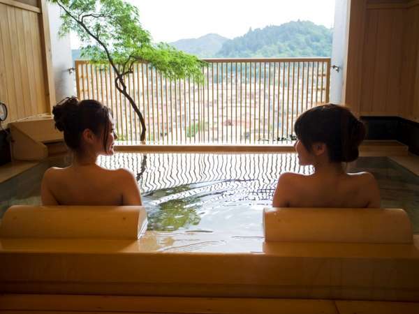 【貸切風呂】東錦檜の香り豊かなお風呂。