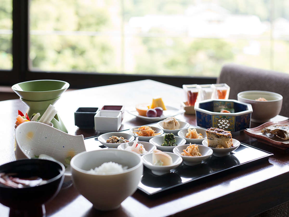 「ご朝食」体に優しい40種類以上の食材を中心とした和朝食をお楽しみ下さい。