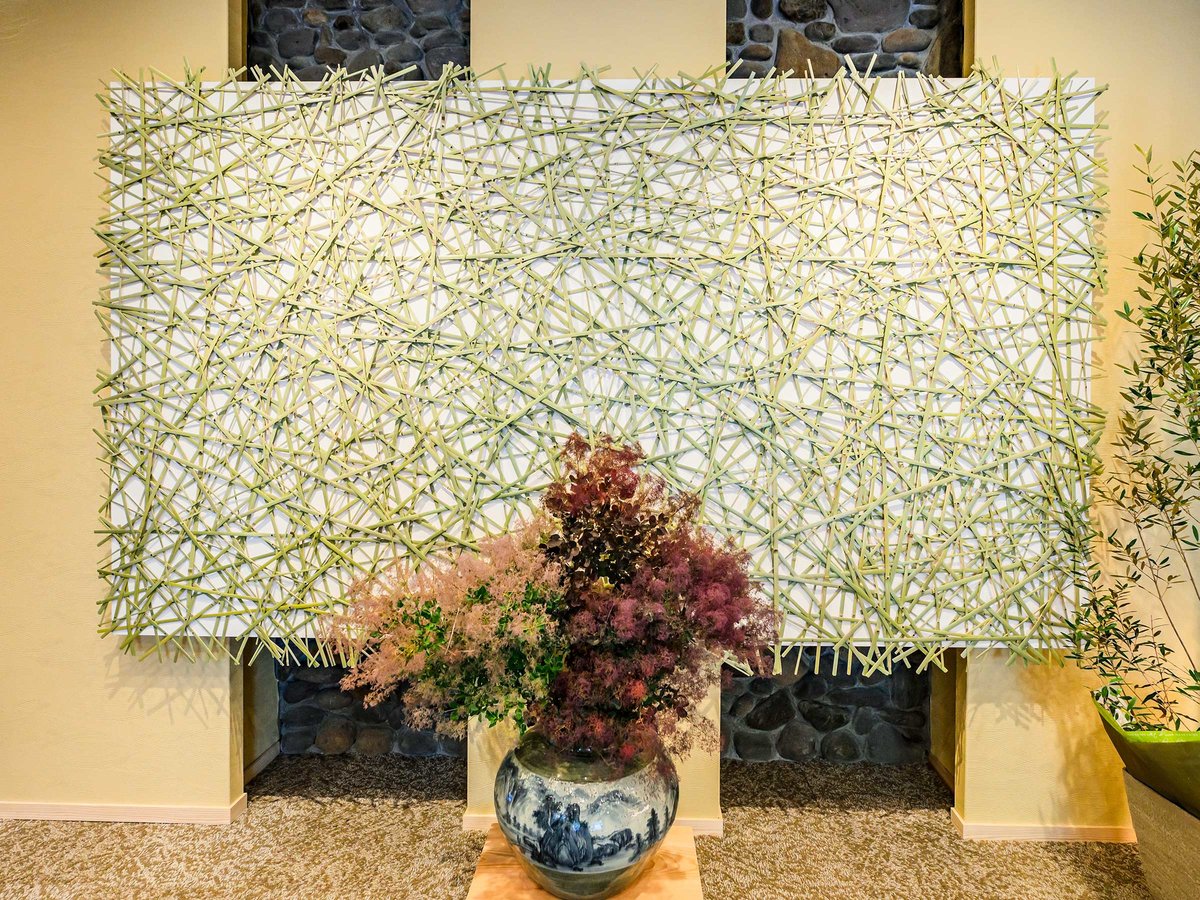 ■フロント・ロビー|季節の生け花でお迎えいたします