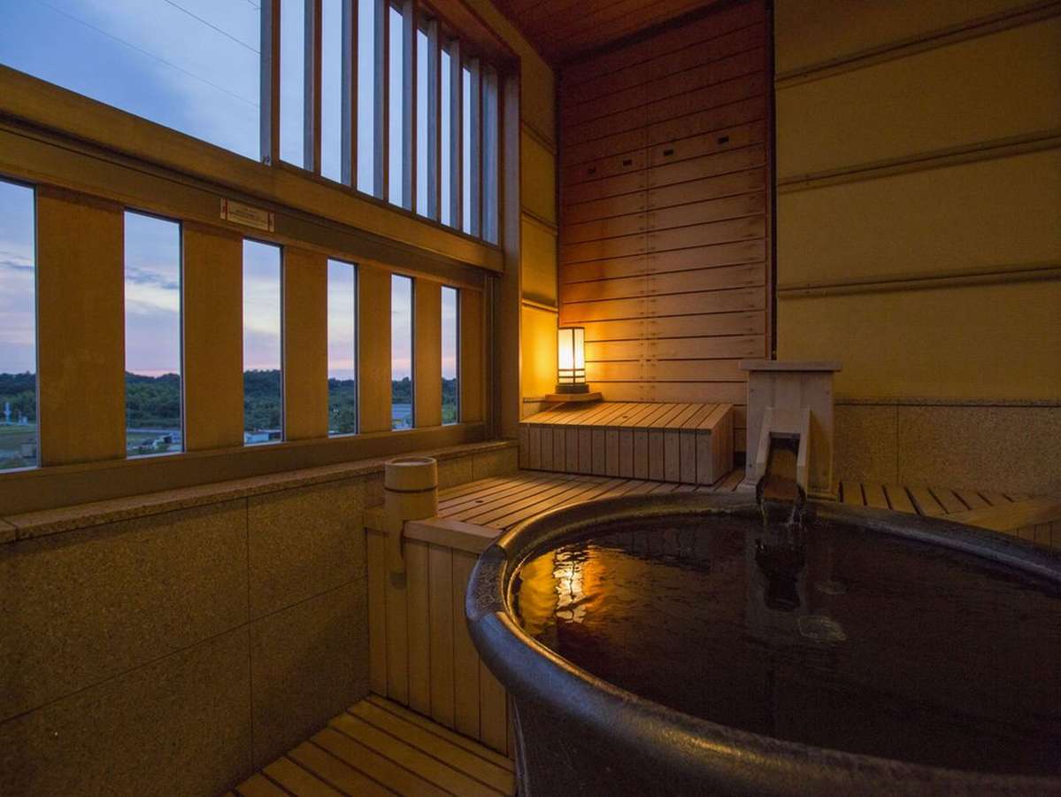 [悠々・遥々の階]客室露天風呂※湯船のデザインはお部屋毎に異なります
