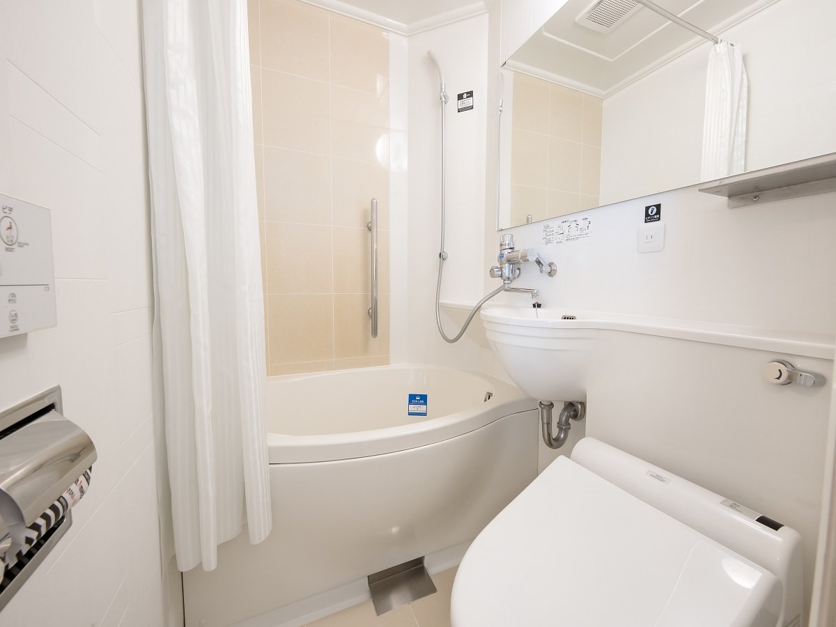 自社開発の節水タイプのたまご型浴槽、通常の浴槽より約20％の節水かつゆったり入浴できるユニットバス