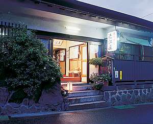 「近江屋旅館」の旧東海道沿いに佇む温泉旅館