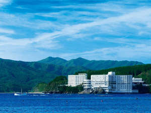 「南三陸ホテル観洋」の【外観】青々とした海に浮かぶホテルです！