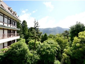 「強羅温泉　ホテルマロウド箱根」のテラスから見える景色