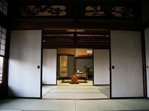 旧館和室２２畳。昭和８年に建造された、かつての結婚式場です。