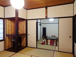 客室「こまゆみ」和室二間の大部屋です。（６畳間、７畳間）一階の角部屋です。