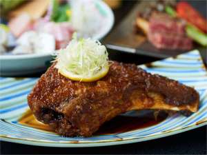 汀家名物のマグロのカマから揚げ