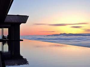 「赤倉観光ホテル」のアクアテラス～雲海を望む絶景