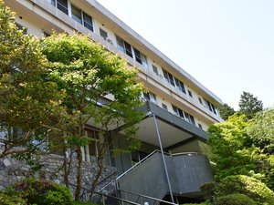 「ＫＫＲ箱根宮の下（国家公務員共済組合連合会宮の下保養所）」の自然の中にある施設