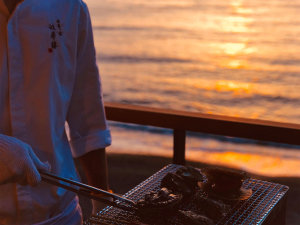 【館主自身が焼き上げる炭火焼懐石】若狭湾の美しい風景とともに、熱々の旬をお楽しみください。