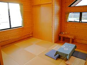 窓からは那須連山が見渡せる和室のお部屋。