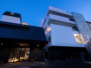 「人吉温泉　鍋屋（旧:鍋屋本館）」の球磨の自然感じる老舗旅館。居心地良い上質な空間でお出迎えいたします。