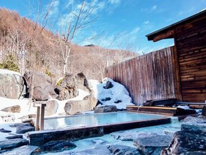 雪見露天風呂で風情あるひと時を満喫♪夜は満天の星を！