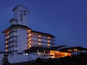 「男鹿温泉　結いの宿　別邸　つばき」の夜景の「男鹿温泉 結いの宿 別邸つばき」