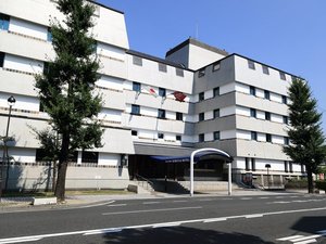 「倉敷国際ホテル」の大通りに面しており倉敷駅からも徒歩１０分の好立地。美観地区まで徒歩１分と観光にも便利です。