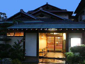 「和風旅館　峯」のいらっしゃいませ。瀟洒な京造り純和風旅館です。