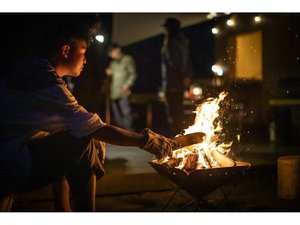 「ＡＫＡＩＧＡＷＡ　ＴＯＭＯ　ＰＬＡＹＰＡＲＫ　住箱」の焚火